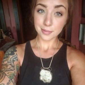 Meet your Posher, Olivia